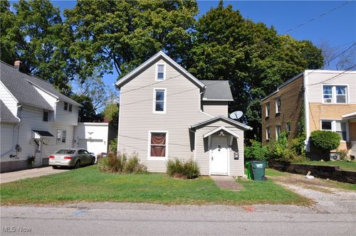 217 W Summit St, Barberton, OH, 44203-1956 | Card Image