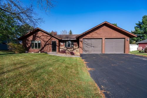 825 Ballentine Road, Menomonie, WI, 54751 | Card Image