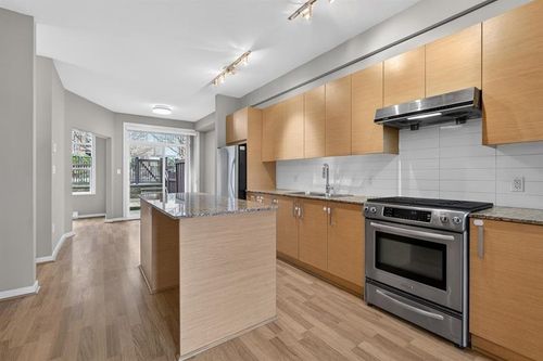 7-5881 Irmin St, Burnaby, BC, V5J0C5 | Card Image