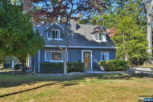 79 Colgate Ave, Wyckoff, NJ, 07481-3001 | Card Image