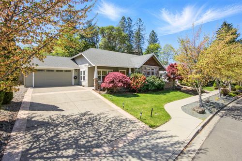 2270 Haviland Dr, Grants Pass, OR, 97527-5173 | Card Image