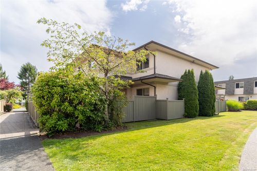 52-4061 Larchwood Dr, Saanich, BC, V8V3K4 | Card Image