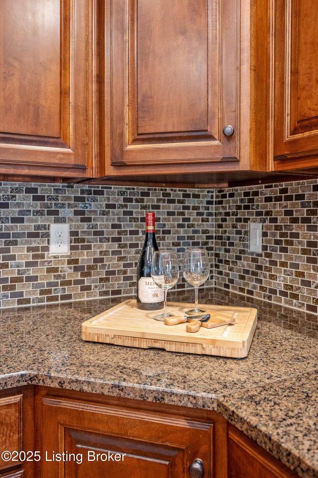 905 Fossil Creek Cir, House other with 4 bedrooms, 3 bathrooms and null parking in Louisville KY | Image 24