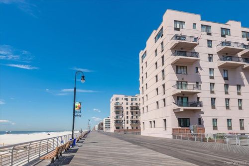 3j-100 W Broadway, Long Beach, NY, 11561-4004 | Card Image