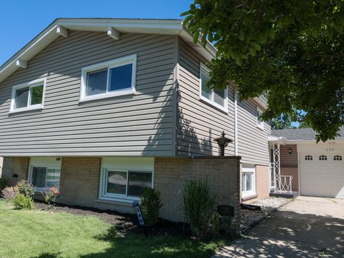 240 Brentwood Dr, Des Plaines, IL, 60016-2424 | Card Image