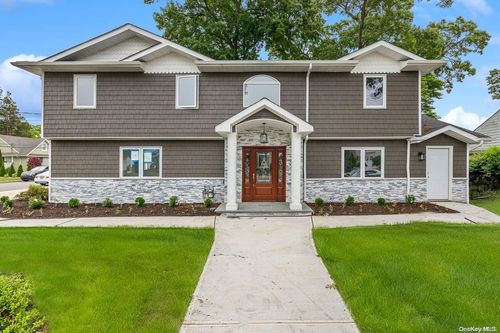 135 Park Blvd, Massapequa Park, NY, 11762-3643 | Card Image