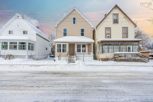 204 Victoria St, Windsor, NS, B0N2T0 | Card Image