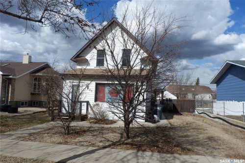 405 4th Avenue E, Assiniboia, SK, S0H0B0 | Card Image