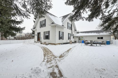 266 5th St W, Dickinson, ND, 58601-4327 | Card Image