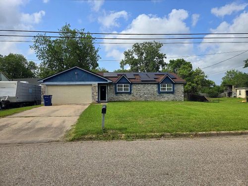 3000 2nd Ave N, Texas City, TX, 77590-6804 | Card Image