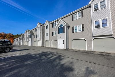 17 - 94 Tennis Plaza Rd, Condo with 2 bedrooms, 1 bathrooms and 1 parking in Dracut MA | Image 3