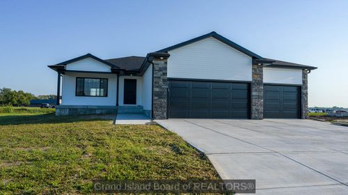 326 Thelen St, Wood River, NE, 68883 | Card Image