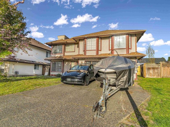 12070 204 B Street, House other with 4 bedrooms, 3 bathrooms and 6 parking in Maple Ridge BC | Image 2