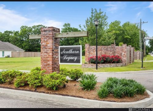 1146 Southern Living Ln, Denham Springs, LA, 70726-2208 | Card Image