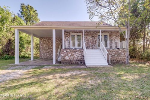 321 Necaise St, Waveland, MS, 39576-4029 | Card Image