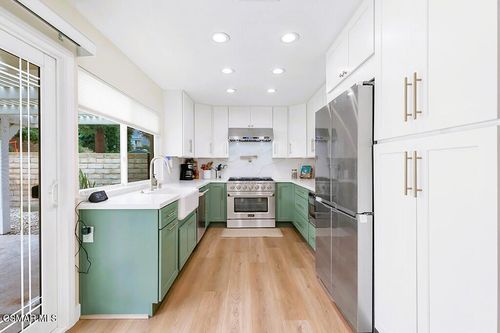 3810 Calle Clara Vis, Newbury Park, CA, 91320-1913 | Card Image