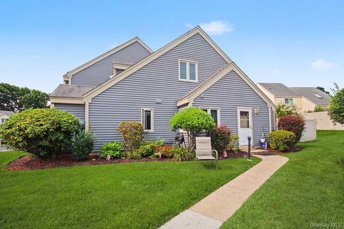 137 Fields Ln, Peekskill, NY, 10566-4855 | Card Image