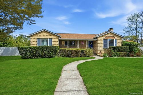 27 Halsey Street, Islip, NY, 11749 | Card Image