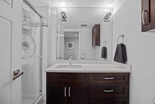 722 E 17th St, House other with 3 bedrooms, 2 bathrooms and 1 parking in North Vancouver BC | Image 17