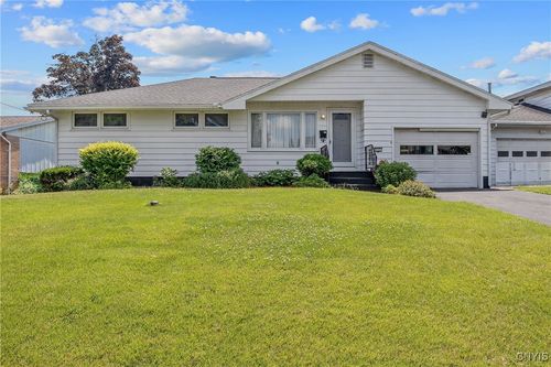 113 Bellshire Ln, Syracuse, NY, 13208-1753 | Card Image
