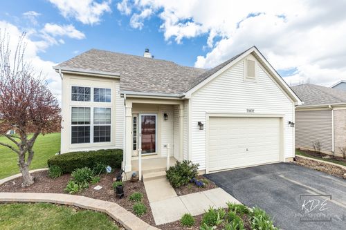 21102 Windsor Lake Way, Crest Hill, IL, 60403-0785 | Card Image