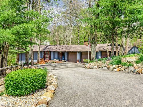 3227 Rustic Valley Dr, Medina, OH, 44256-8719 | Card Image