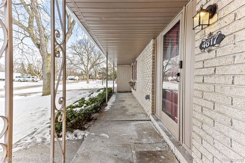 4817 Faircourt Dr, West Bloomfield, MI, 48322-1521 | Card Image