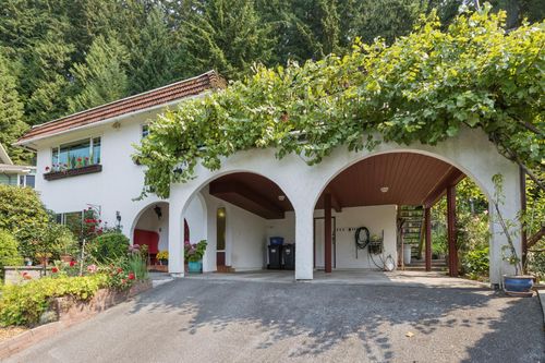 704 Maurelle Crt, North Vancouver, BC, V7R2M1 | Card Image