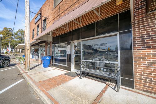 110 Public Sq N, Waynesboro, TN, 38485-1008 | Card Image