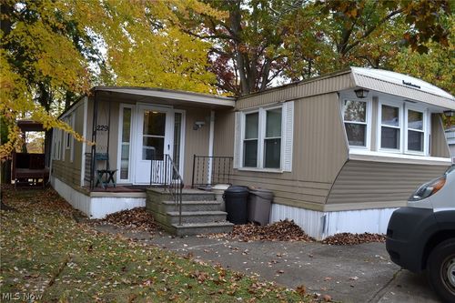 229 Lake Shore Ter Sw, Warren, OH, 44481-9683 | Card Image