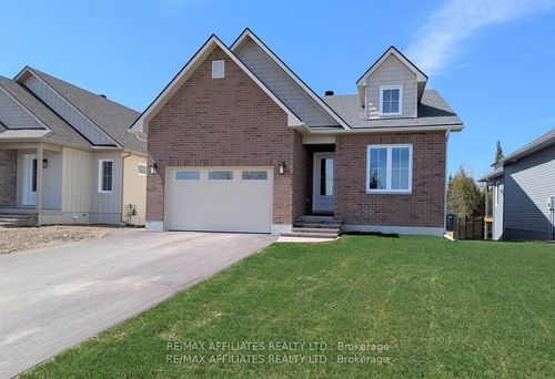 105 Rabb St, Smiths Falls, ON, K7A0L6 | Card Image