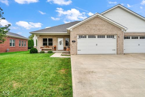 11 Bridge Hampton Dr, Crawfordsville, IN, 47933-4800 | Card Image