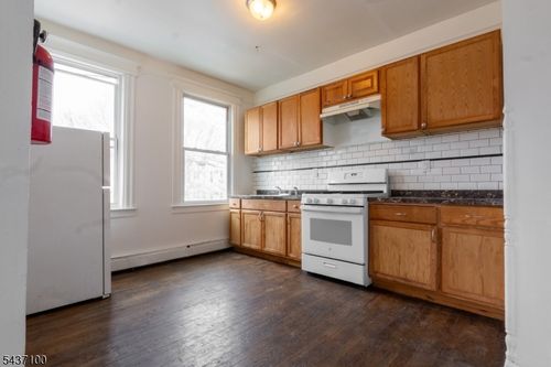 410 Chadwick Ave, Newark, NJ, 07112-2120 | Card Image