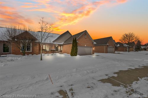 40121 Streamwood Ct, Sterling Heights, MI, 48310-7808 | Card Image