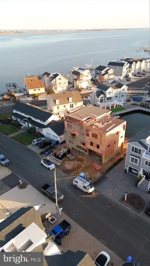 10 Susan Ln, MANAHAWKIN, NJ, 08050-4270 | Card Image