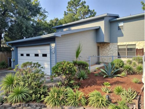900 Holbrook Cir, Fort Walton Beach, FL, 32547-6734 | Card Image