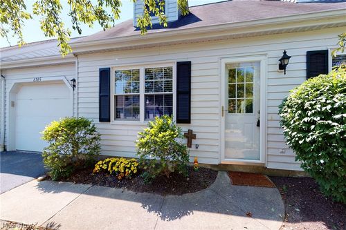 8785 Eastbrook Cir, Chagrin Falls, OH, 44023-5655 | Card Image