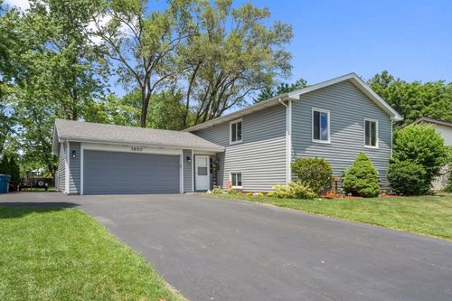 3850 Seaview Dr, Hanover Park, IL, 60133-6131 | Card Image