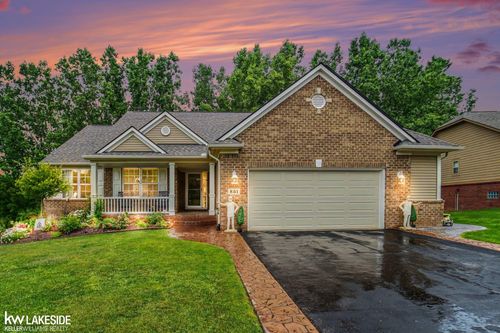 851 Snyder St, Oxford, MI, 48371-6374 | Card Image