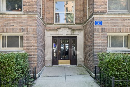 2-549 W Surf St, Chicago, IL, 60657-7544 | Card Image