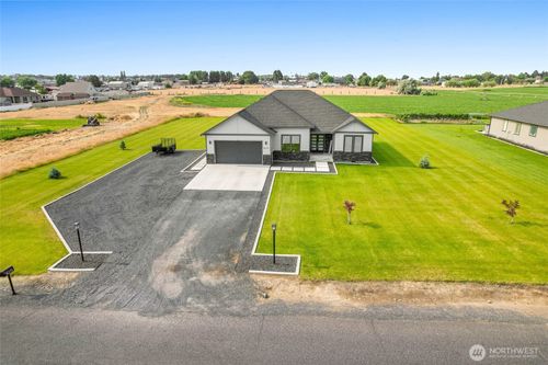 8275 Road 2.4 Ne, Moses Lake, WA, 98837-7612 | Card Image