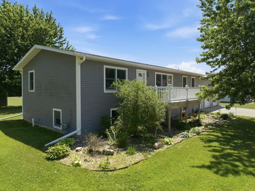 200 Country Heights Dr, Sumner, IA, 50674-1701 | Card Image