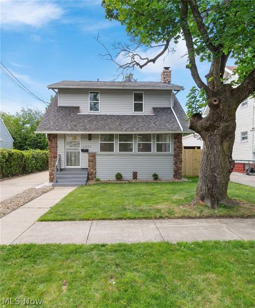 690 Storer Ave, Akron, OH, 44320-2909 | Card Image