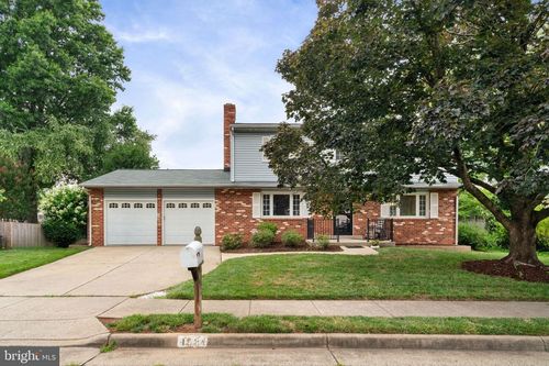4084 Braxton Rd, CHANTILLY, VA, 20151-2612 | Card Image