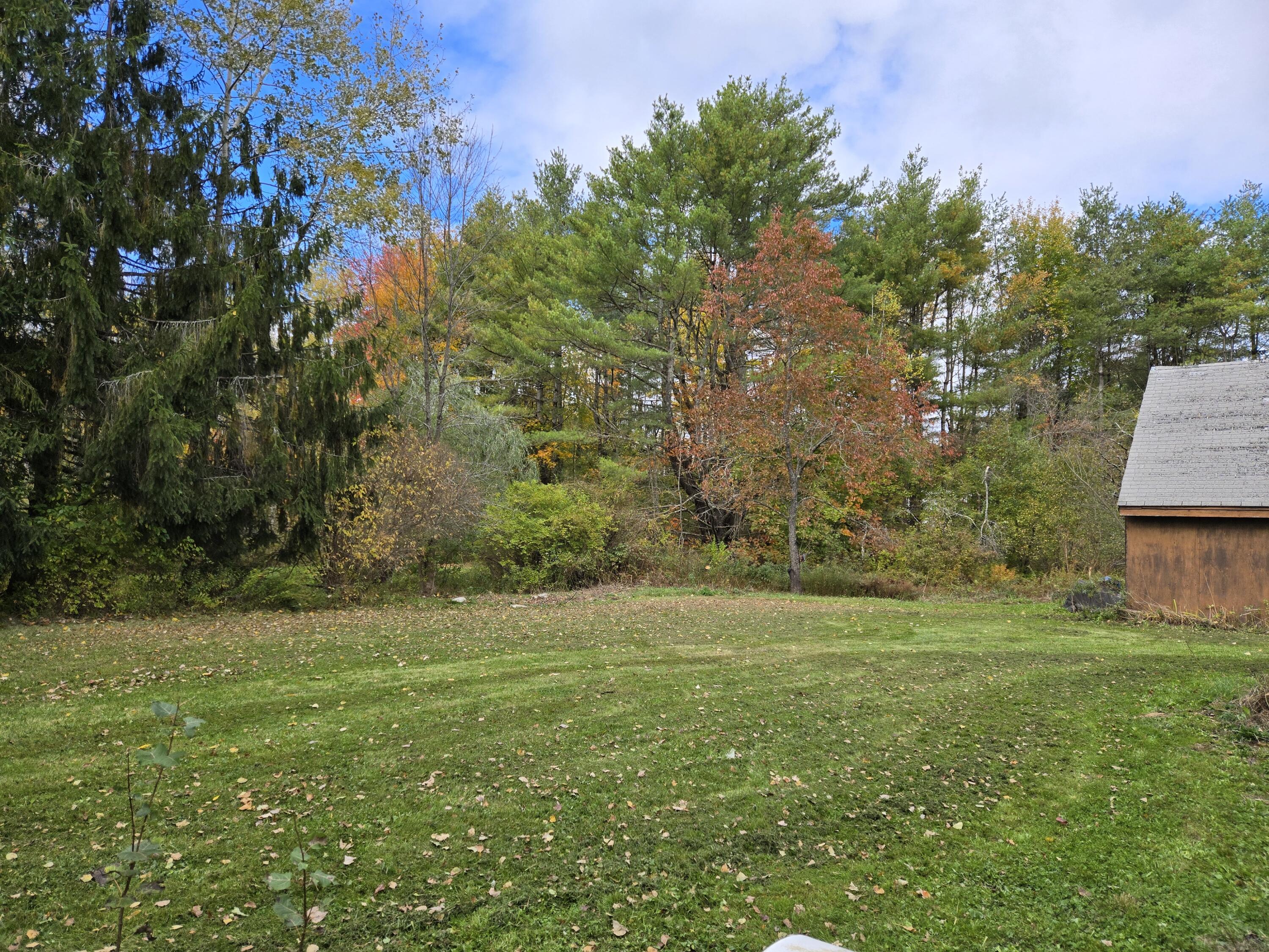 Hatch St, Richmond, ME 04357