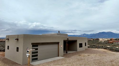 42 Camino De Los Arroyos, Ranchos De Taos, NM, 87557-8751 | Card Image