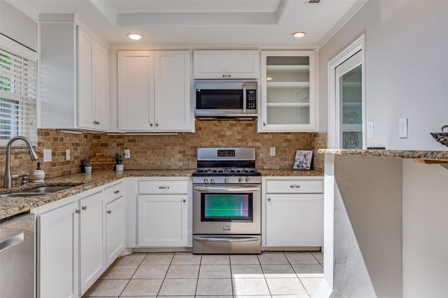 Stainless steel appliances and gas stove! | Image 8