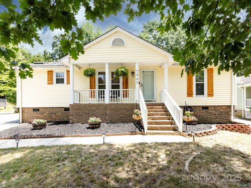 7960 Tiburon Cir, Charlotte, NC, 28215-9649 | Card Image