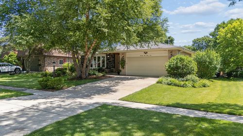 7933 Glen Ln, Darien, IL, 60561-5222 | Card Image