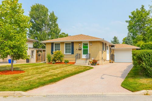 4982 Epsom Crt, Niagara Falls, ON, L2H1V9 | Card Image